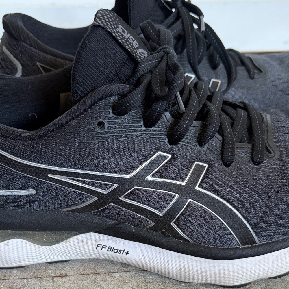 Asics Women's Gel-Nimbus 24 Black and Gray Running Shoes - Picture 5 of 10